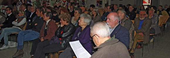 il pubblico affolla l'aula magna dell'istituto statale d'arte presso la Villa Reale di Monza